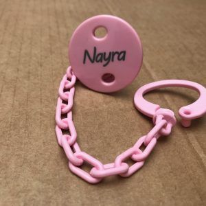 BROCHE PORTA CHUPETE PERSONALIZADO "NAYRA" BOANN